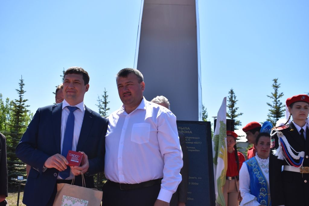 В Кайбицком парке Победы открыли памятник, посвященный строителям железной дороги
