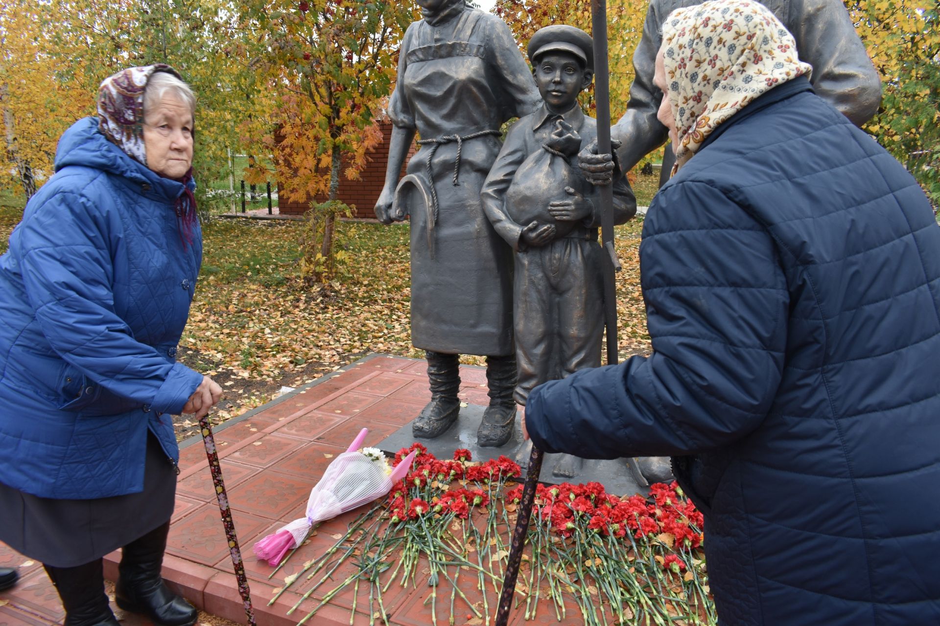 Пожилые подберезинцы посетили парк Победы в райцентре