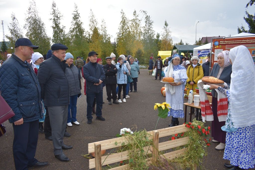 В Кайбицах прошла школьная ярмарка