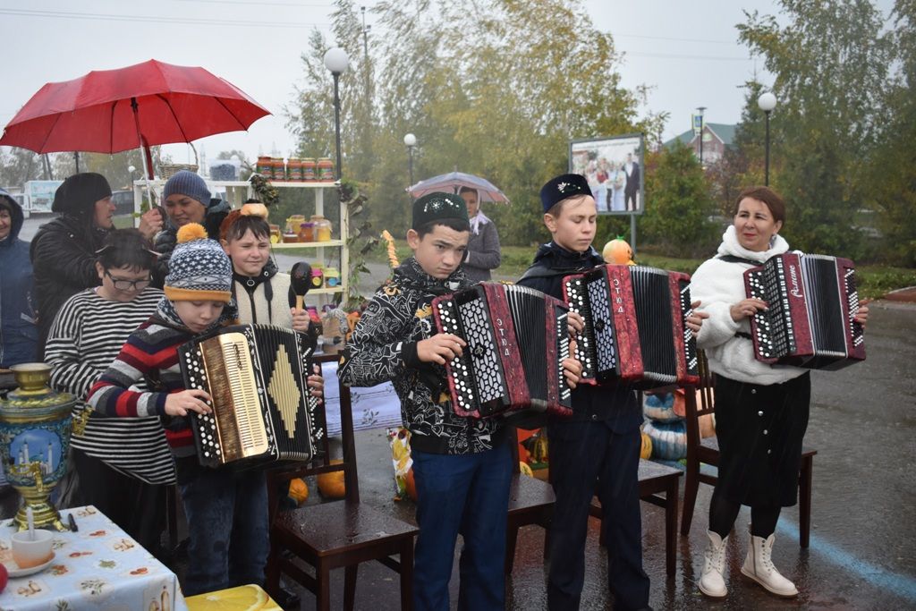 В Кайбицах прошла школьная ярмарка