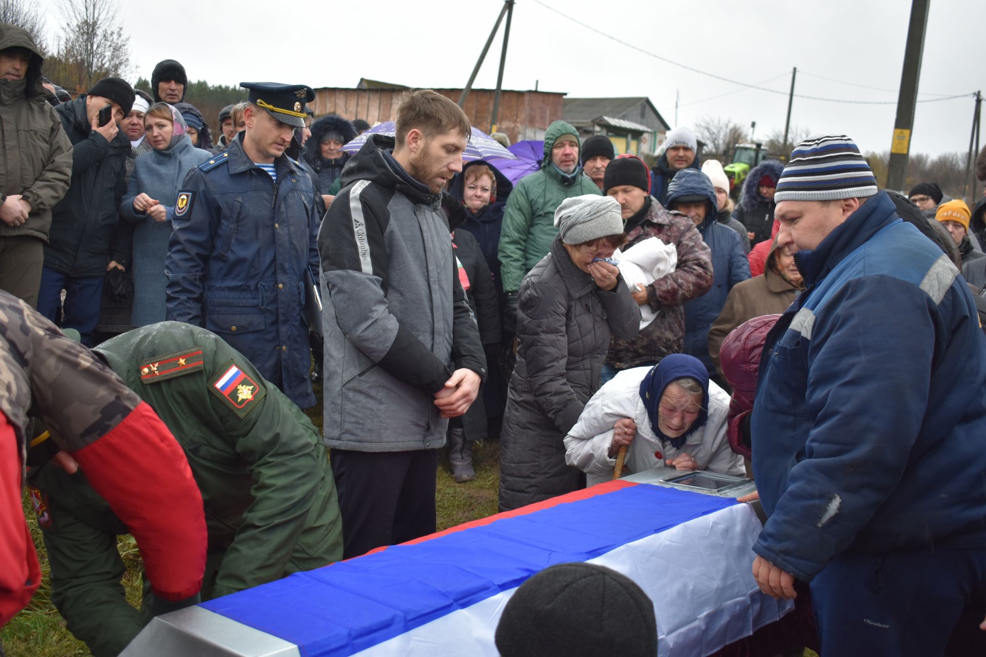 Прощание с денисом. Похороны в Кайбицком районе. Простились с погибшим в ходе спецоперации. Прощание с погибшими на Украине в Татарстане.