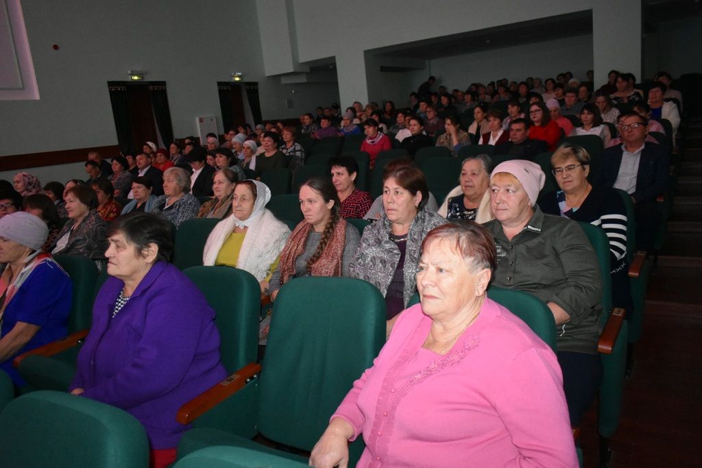 В Больших Кайбицах состоялся концерт, приуроченный ко Дню матери