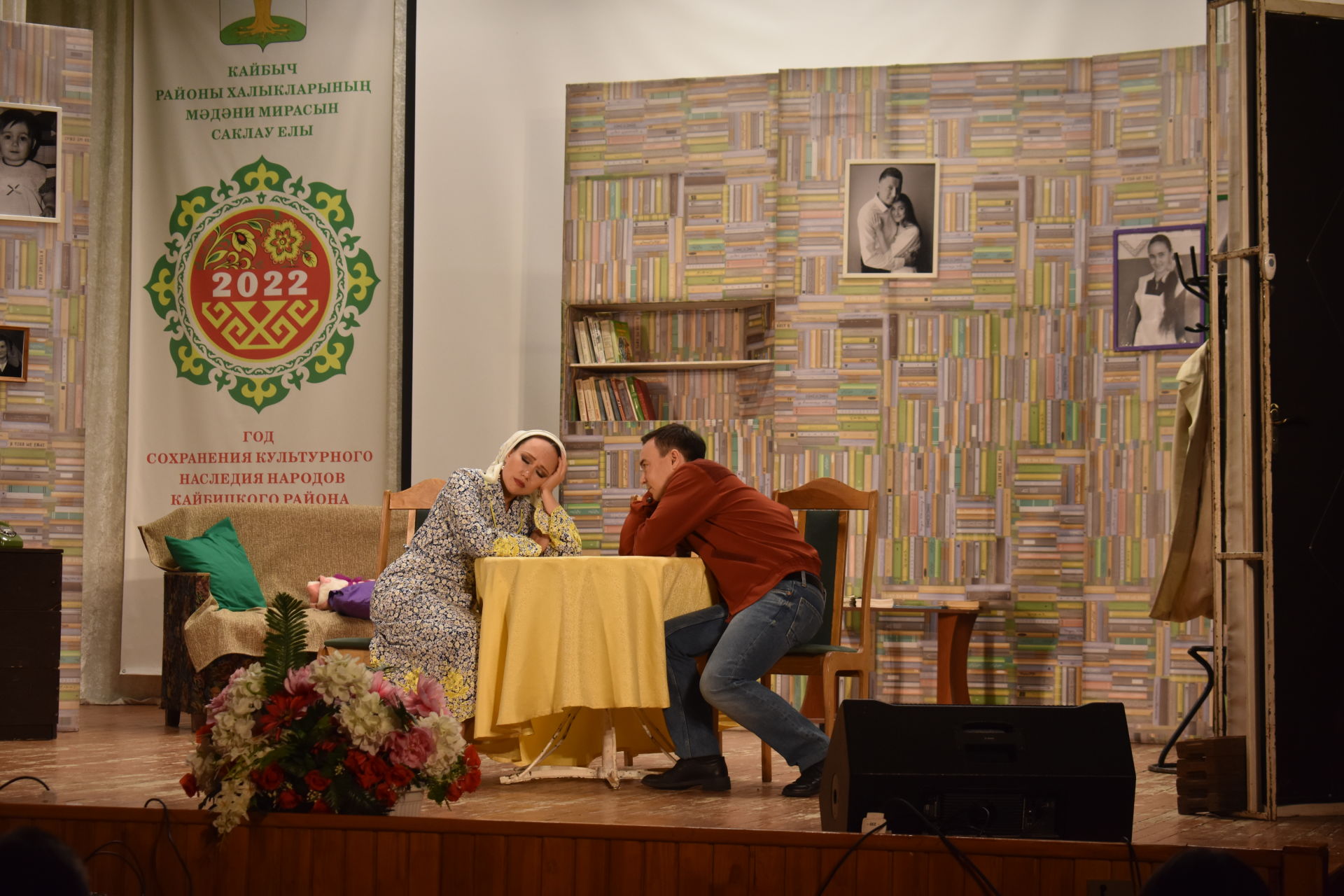 В Кайбицах для школьников артисты театра имени Карима Тинчурина показали мелодраму по пьесе Ильхама Гали "Я всю жизнь тебя жду"