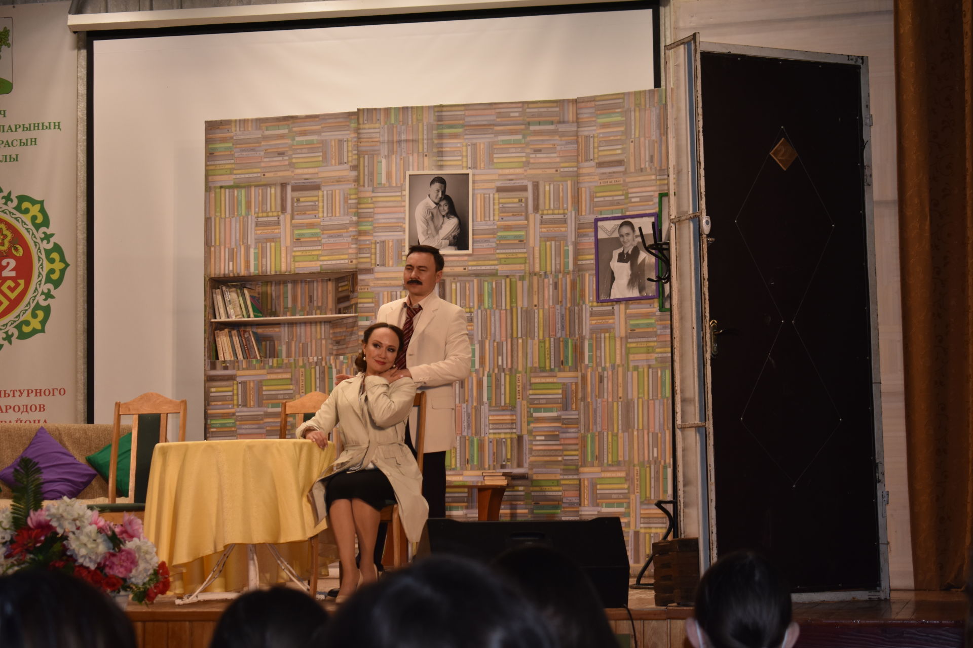 В Кайбицах для школьников артисты театра имени Карима Тинчурина показали мелодраму по пьесе Ильхама Гали "Я всю жизнь тебя жду"
