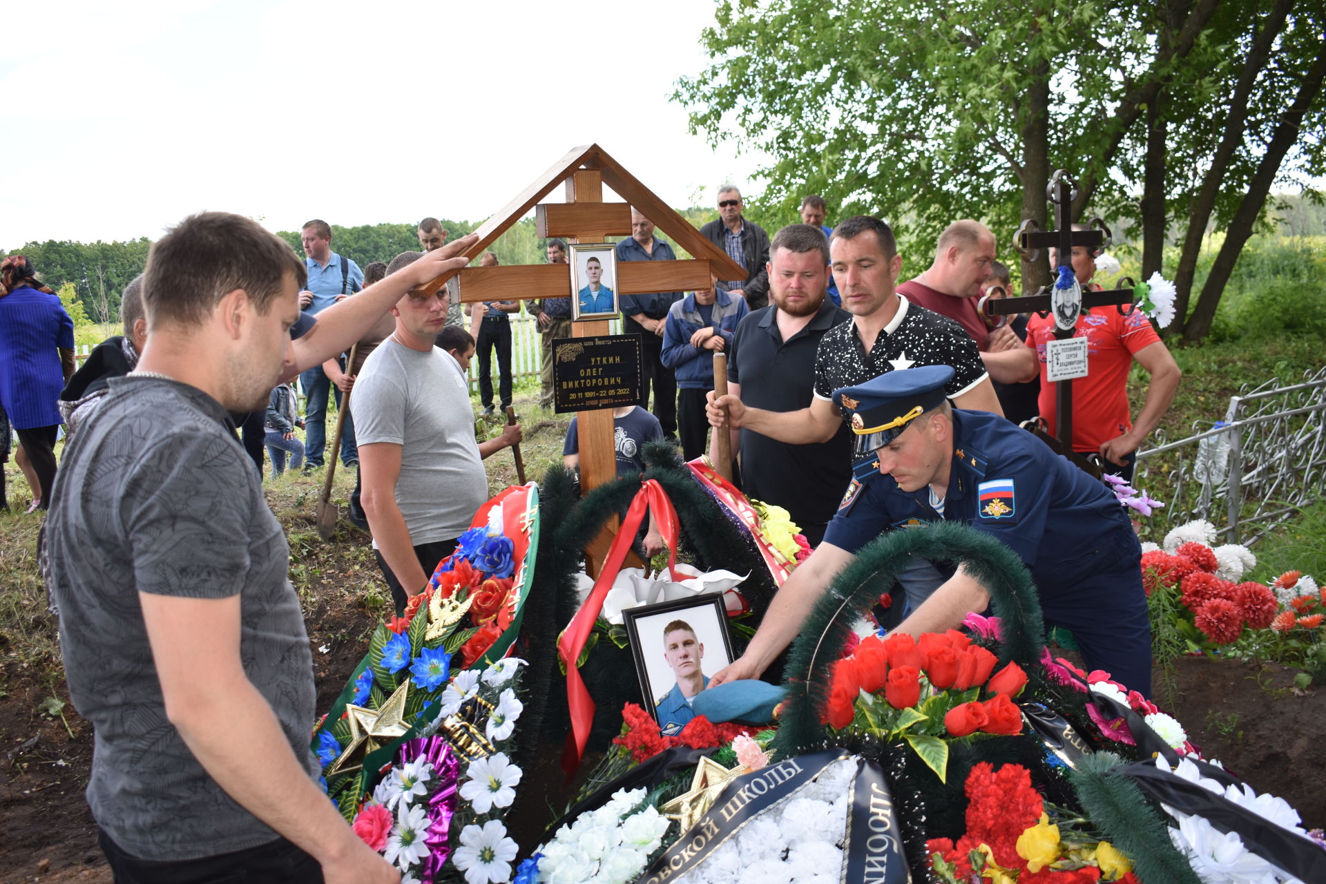 Похороненных б. Кладбище военных погибших на Украине. Могилы солдат погибших на Украине. Могилы погибших солдат.