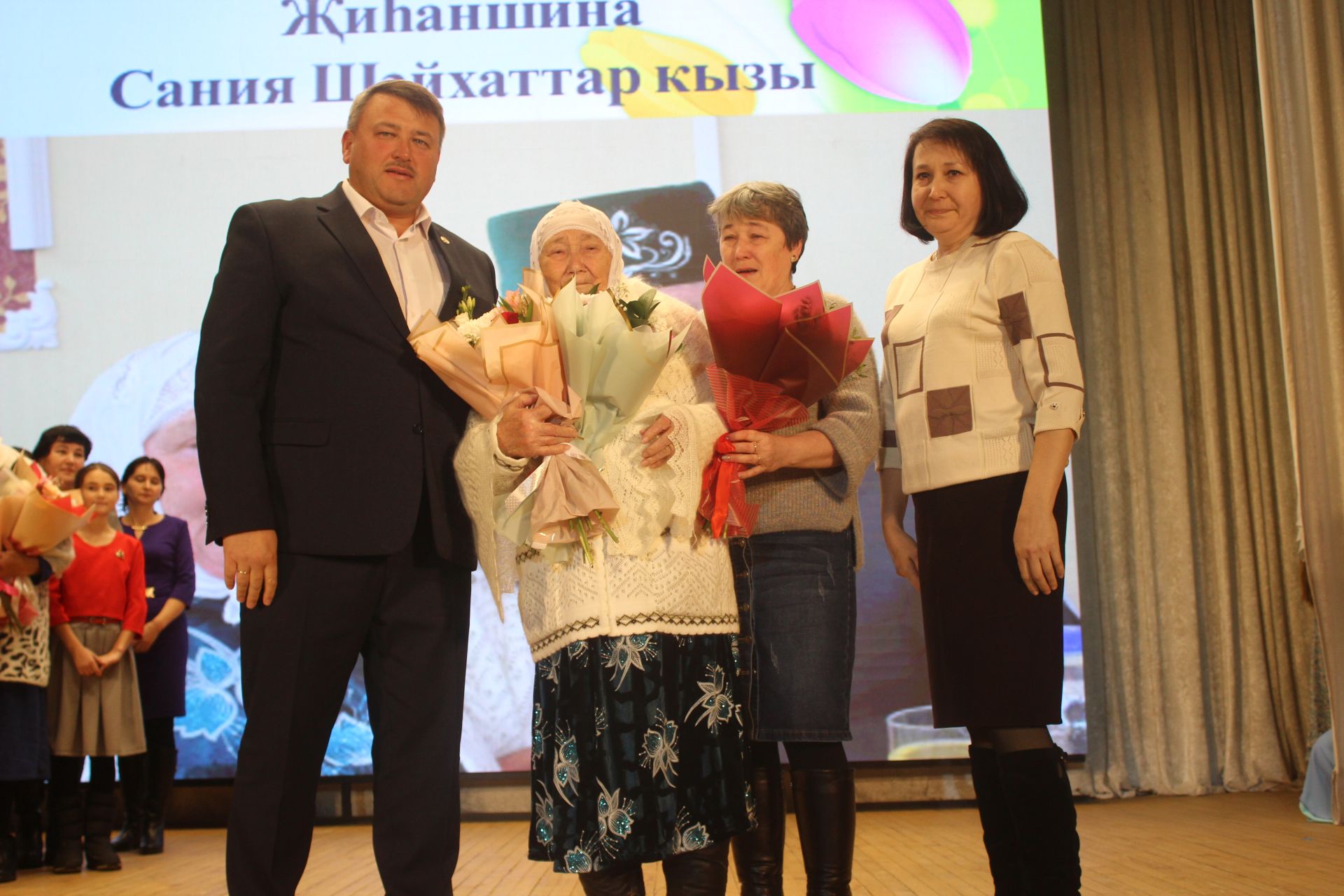 Кайбычта әниләргә дан җырладылар