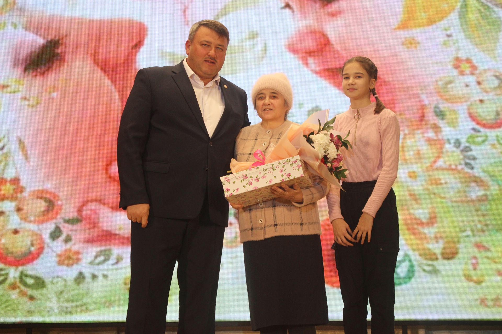 Кайбычта әниләргә дан җырладылар
