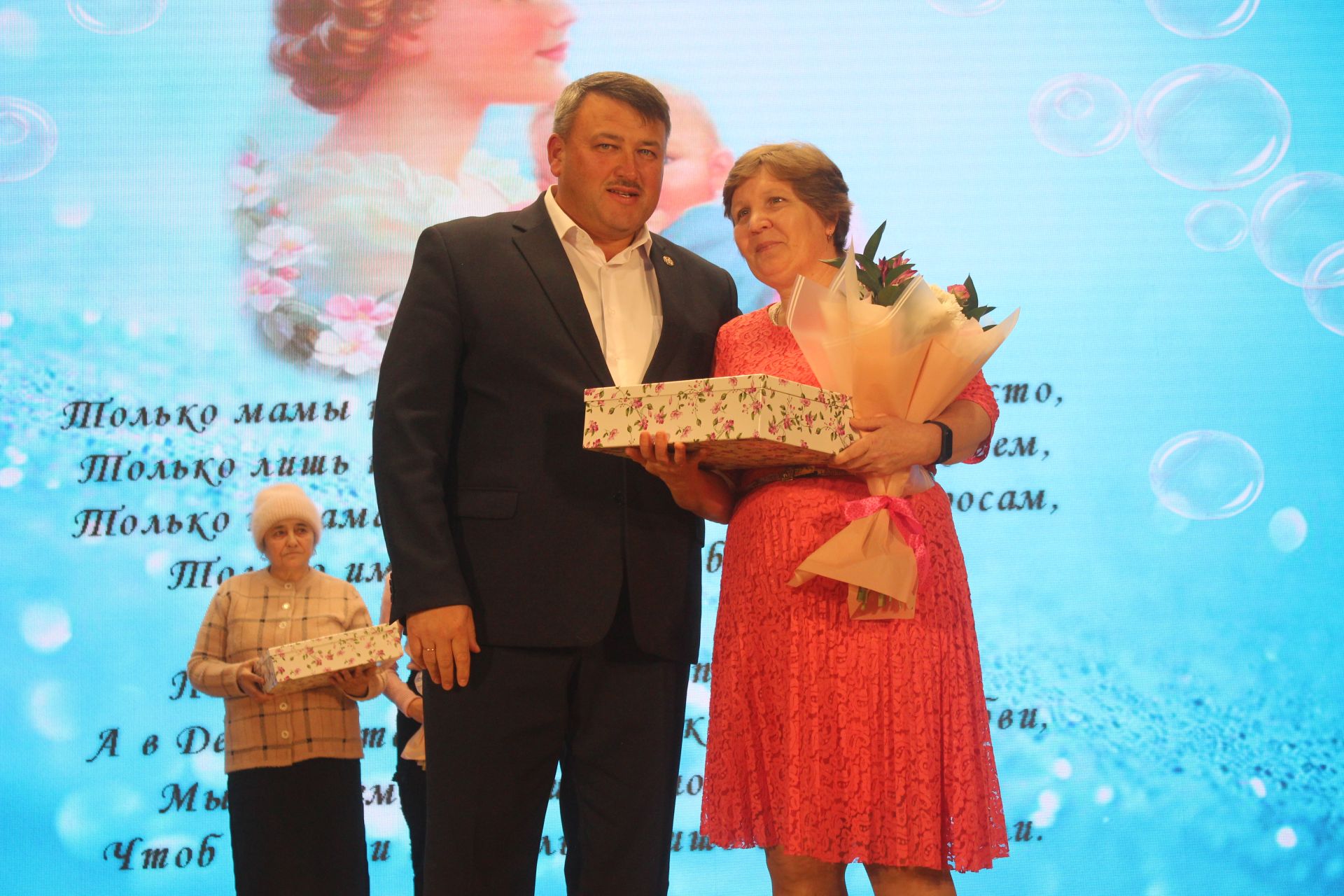 Кайбычта әниләргә дан җырладылар