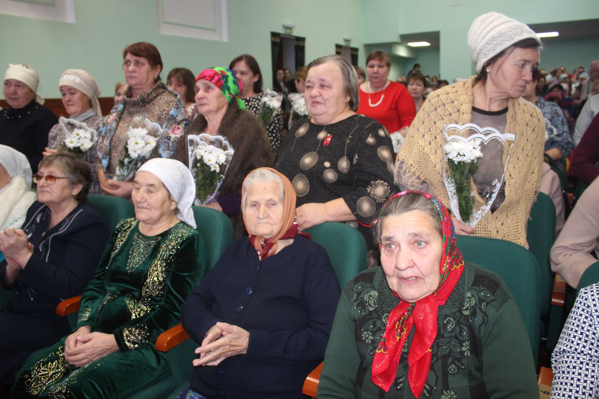 Кайбычта әниләргә дан җырладылар