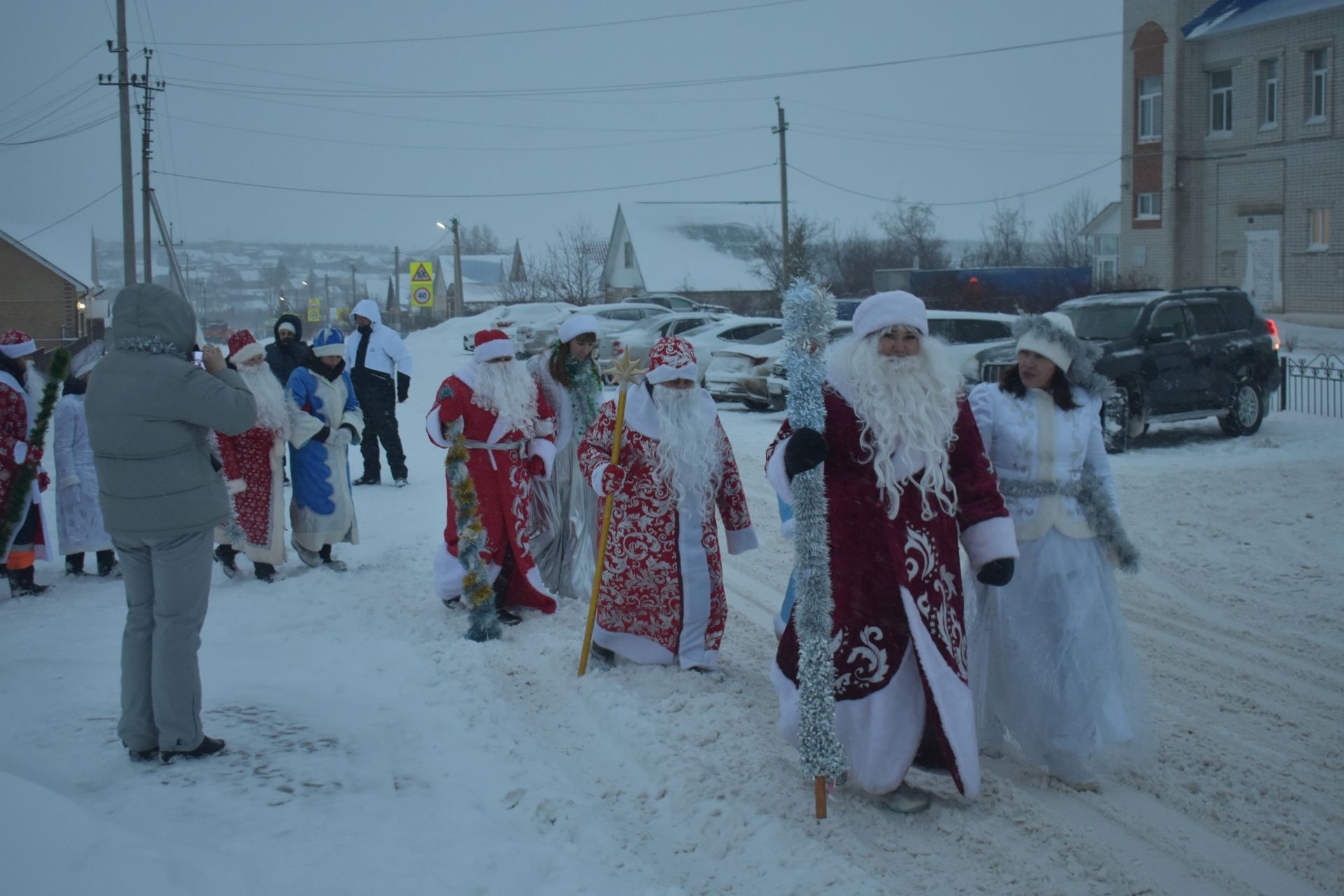 В Кайбицах под волшебный снегопад состоялось открытие главной елки района