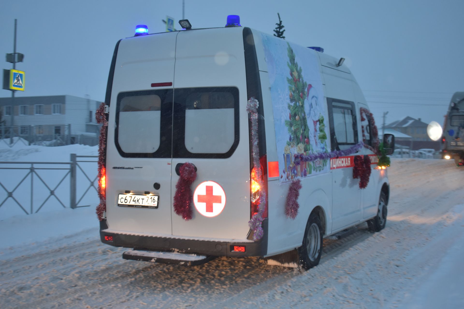 В Кайбицах под волшебный снегопад состоялось открытие главной елки района