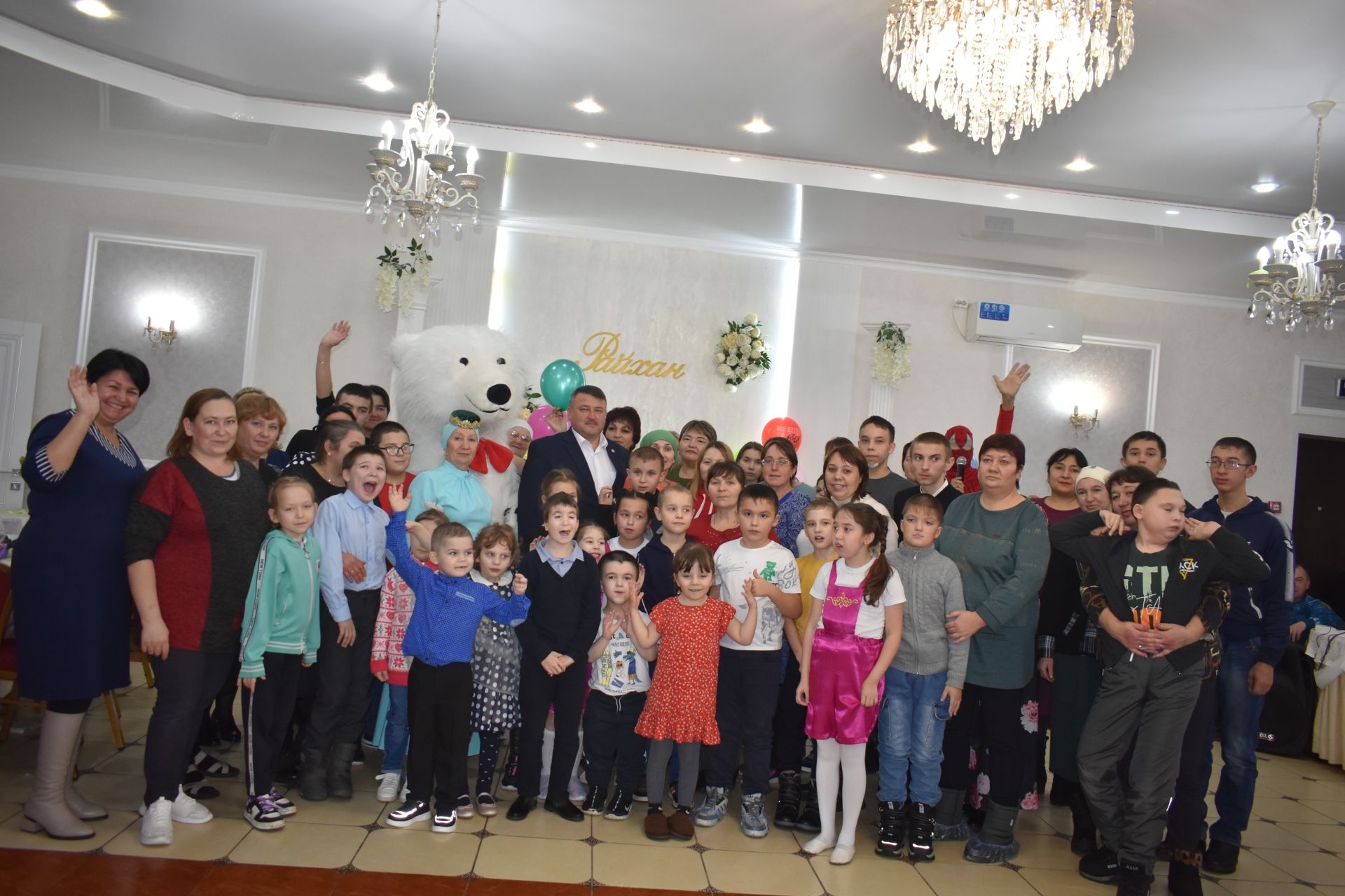Кайбычта инвалид балаларны аналары белән бергә кунак иттеләр