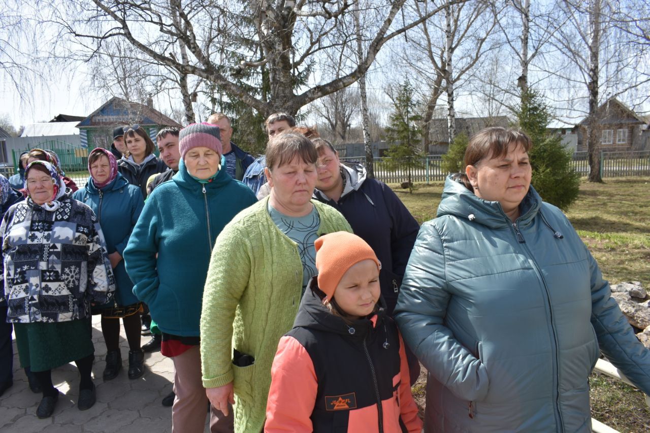 В честь командира танка Артема Нагоркина в Большом Подберезье установили мемориальную доску