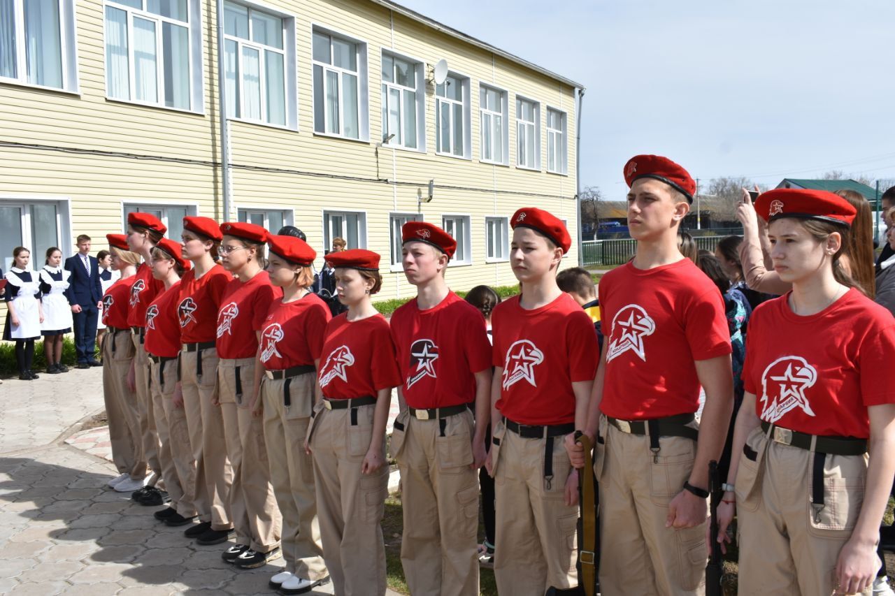 В честь командира танка Артема Нагоркина в Большом Подберезье установили мемориальную доску