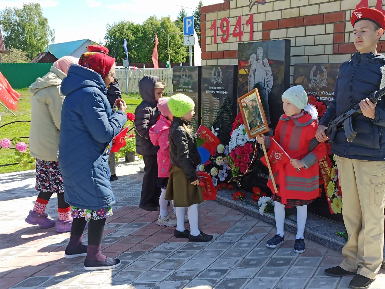 В Малых Мемях состоялся митинг, посвященный 78-й годовщине Великой Победы
