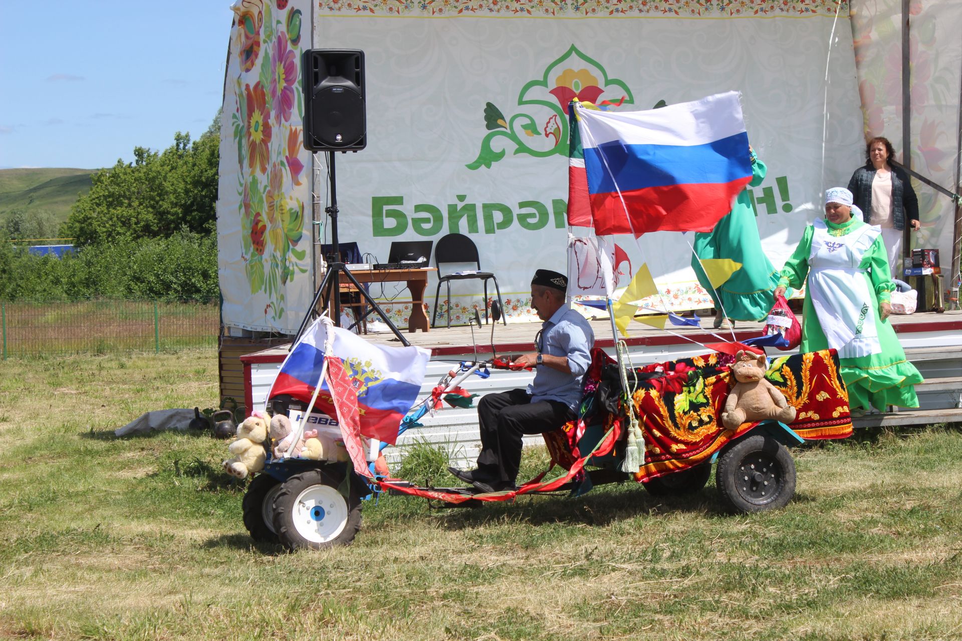 Под флагом России приплыли на Сабантуй в Бурундуках