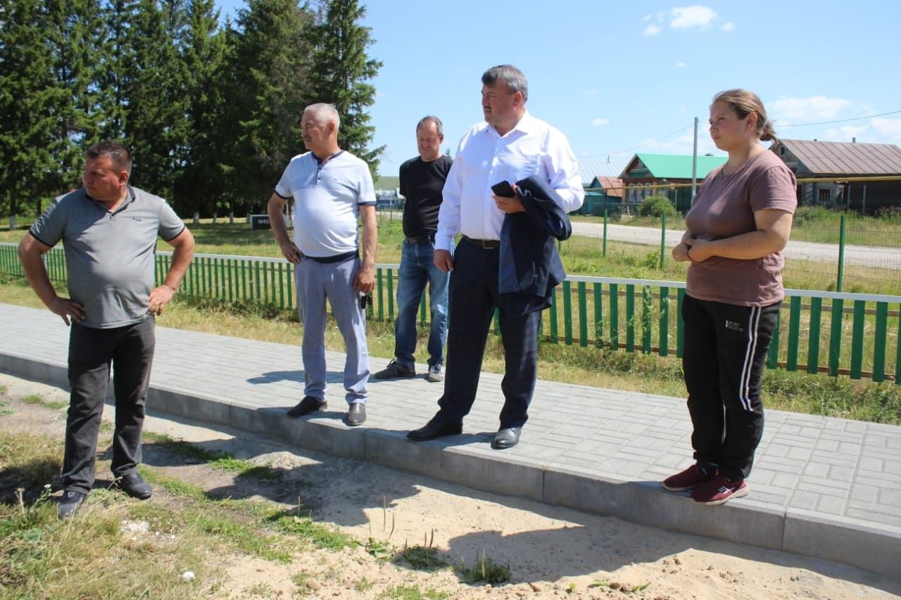 Район башлыгы Альберт Рәхмәтуллин Борындык мәдәният йортында үткәрелүче капиталь ремонт барышы белән танышты