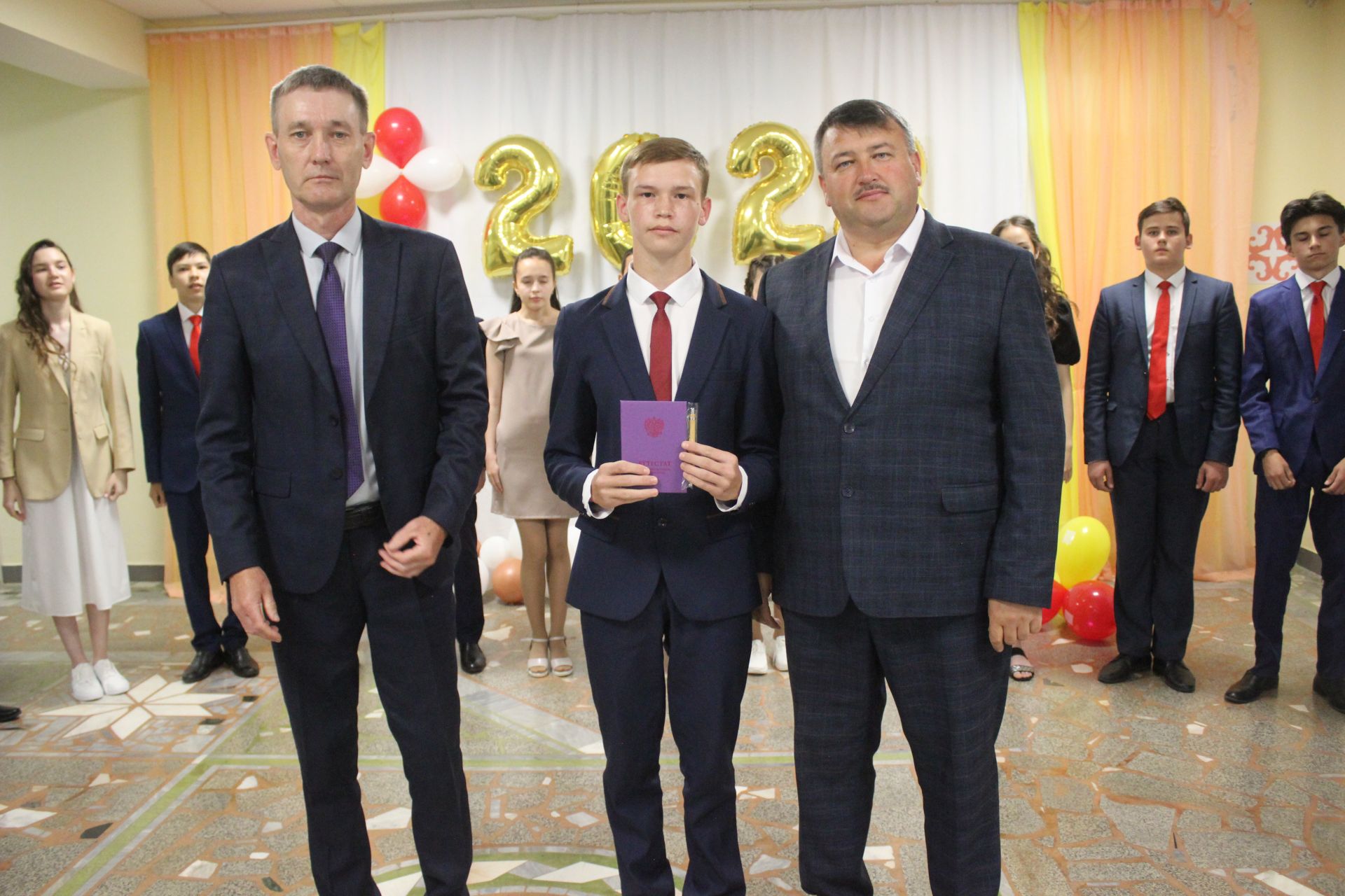 Кошман мәктәбендә узган аттестат тапшыру тантанасы мизгелләре