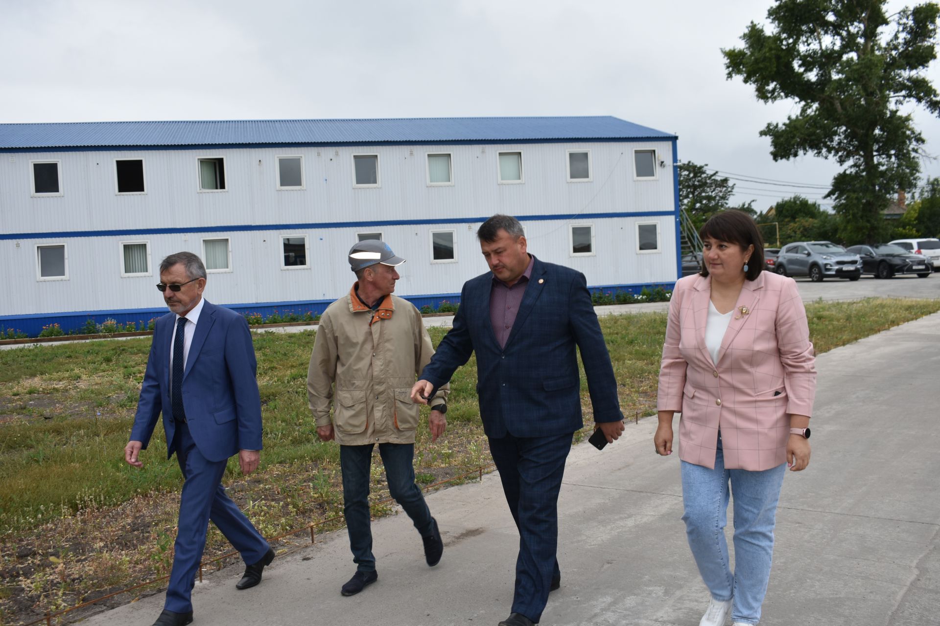 Район башлыгы Альберт Рәхмәтуллин Колаңгыдагы тимер-бетон эшләнмәләр заводы эшчәнлеге белән танышты