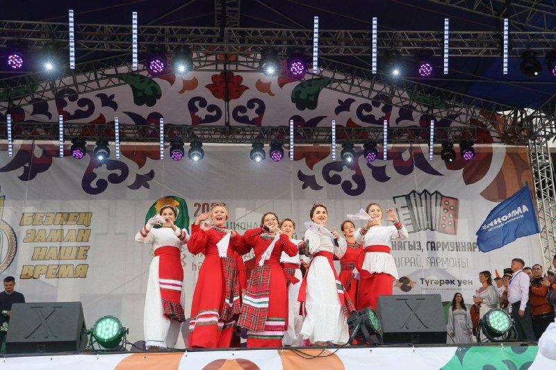 Фестиваль «Наше время — Безнең заман» провел праздничный концерт ко Дню республики