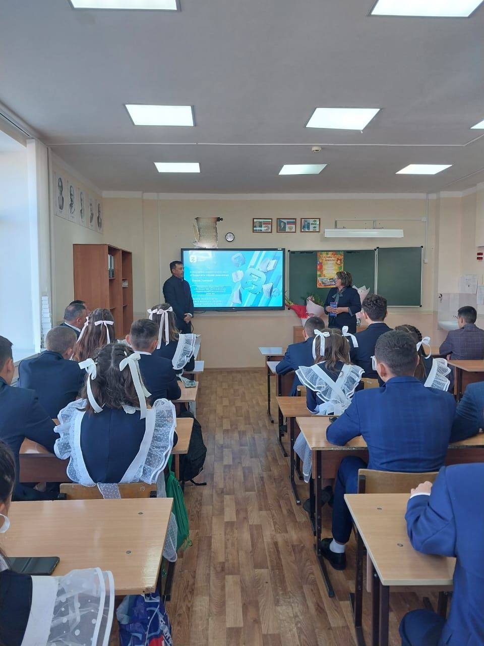 Министр земельных и имущественных отношений РТ провел урок в Большекайбицкой школе