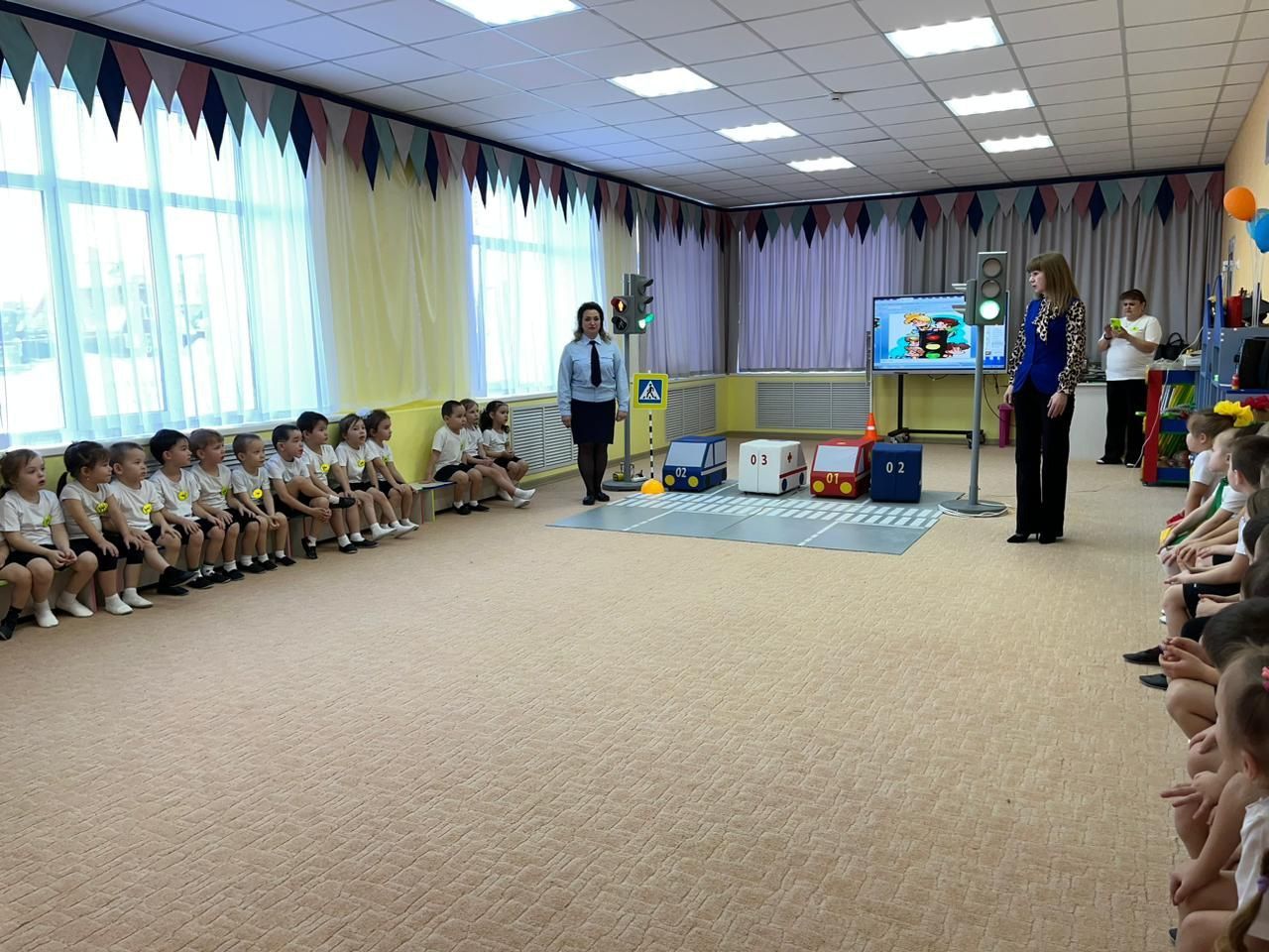 В кайбицком детском саду «Миляшкай» прошла акция «Засветись! Стань заметней!»