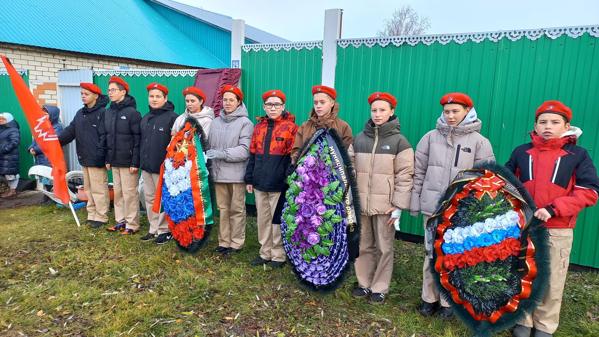 Кошманлылар махсус хәрби операциядә һәлак булган авылдашларын соңгы юлга озатты