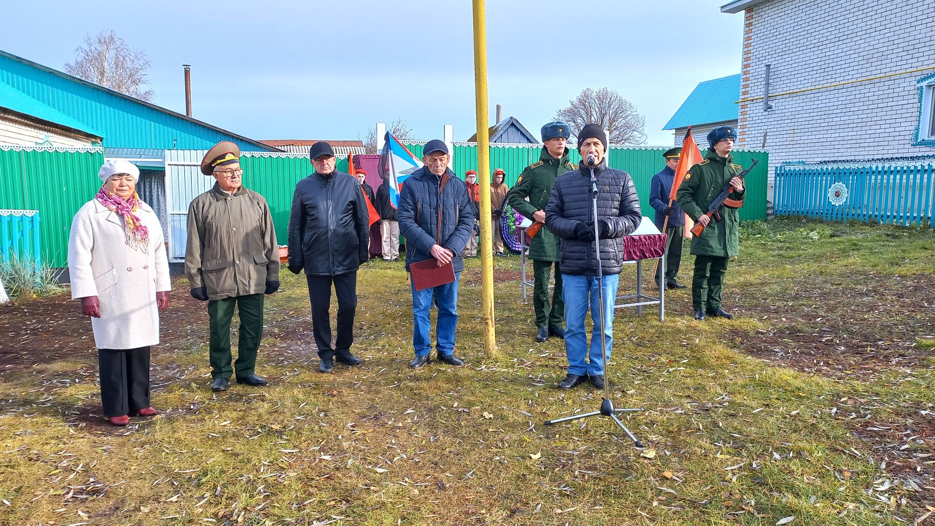 Кошманлылар махсус хәрби операциядә һәлак булган авылдашларын соңгы юлга озатты