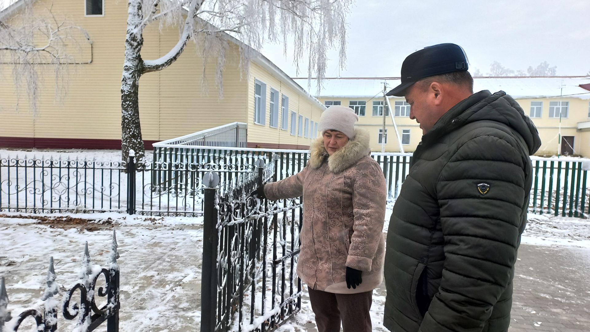 В Большом Подберезье идет благоустройство территории дома культуры и памятника участникам ВОВ