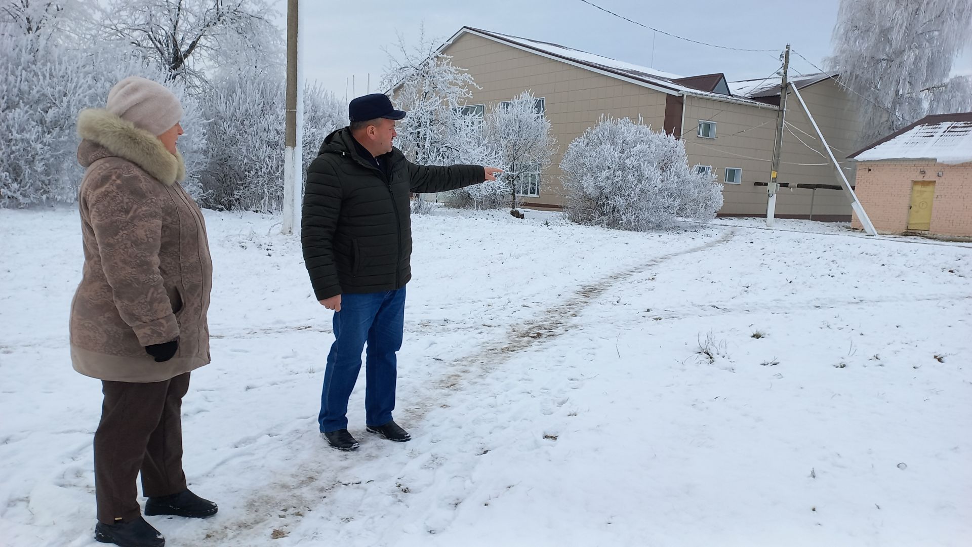 В Большом Подберезье идет благоустройство территории дома культуры и памятника участникам ВОВ