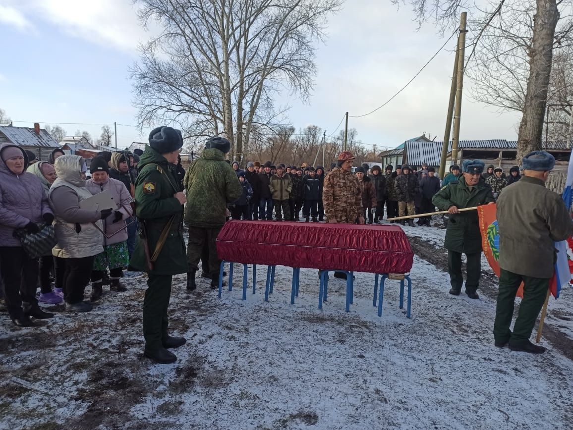 Чүтидә махсус операция зонасында батырларча һәлак булган авылдашлары белән хушлаштылар