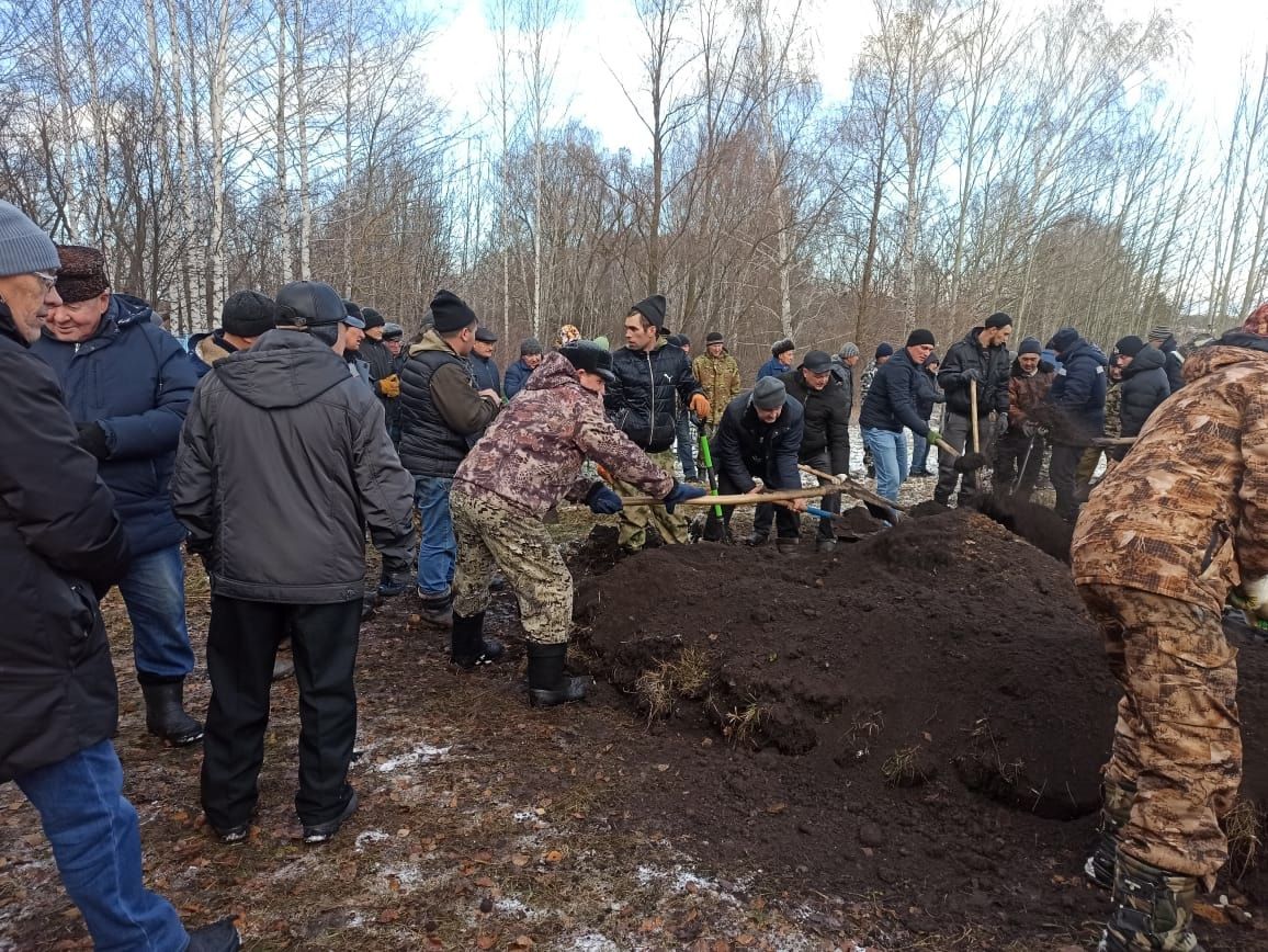 Чүтидә махсус операция зонасында батырларча һәлак булган авылдашлары белән хушлаштылар