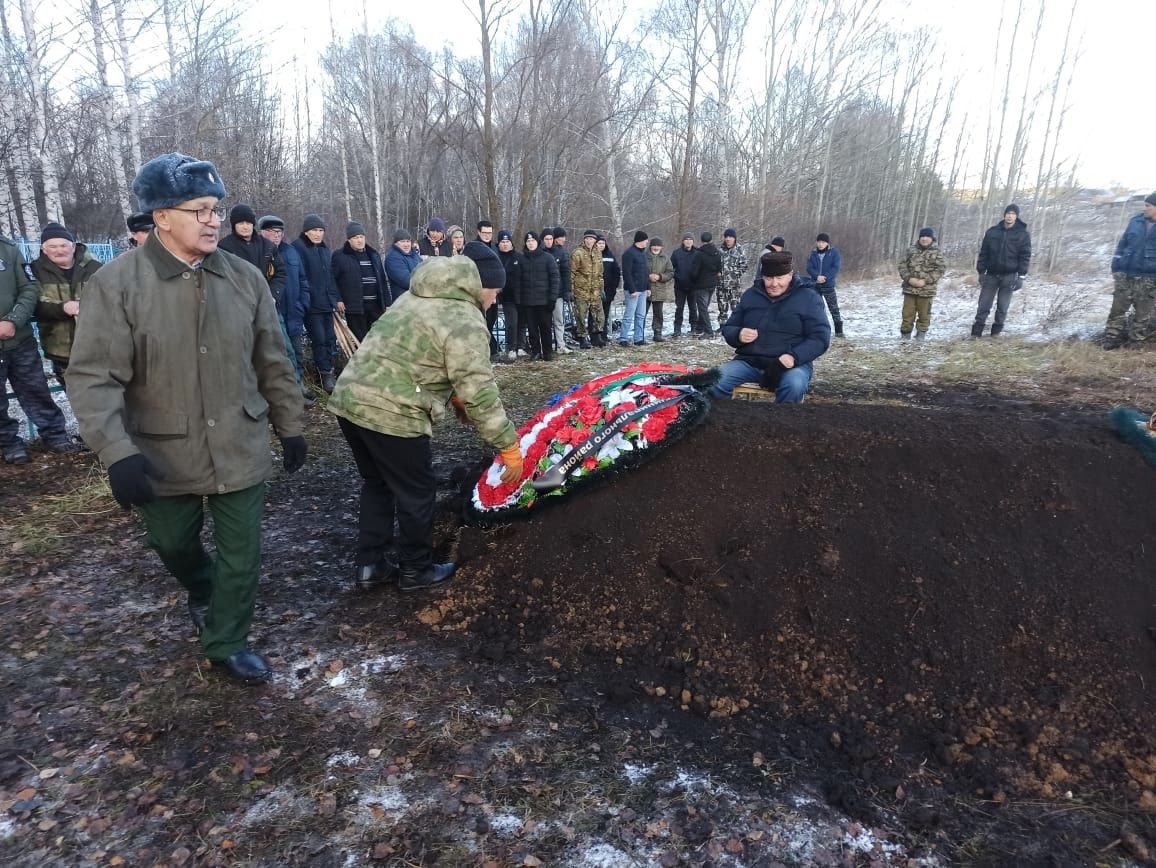 Чүтидә махсус операция зонасында батырларча һәлак булган авылдашлары белән хушлаштылар