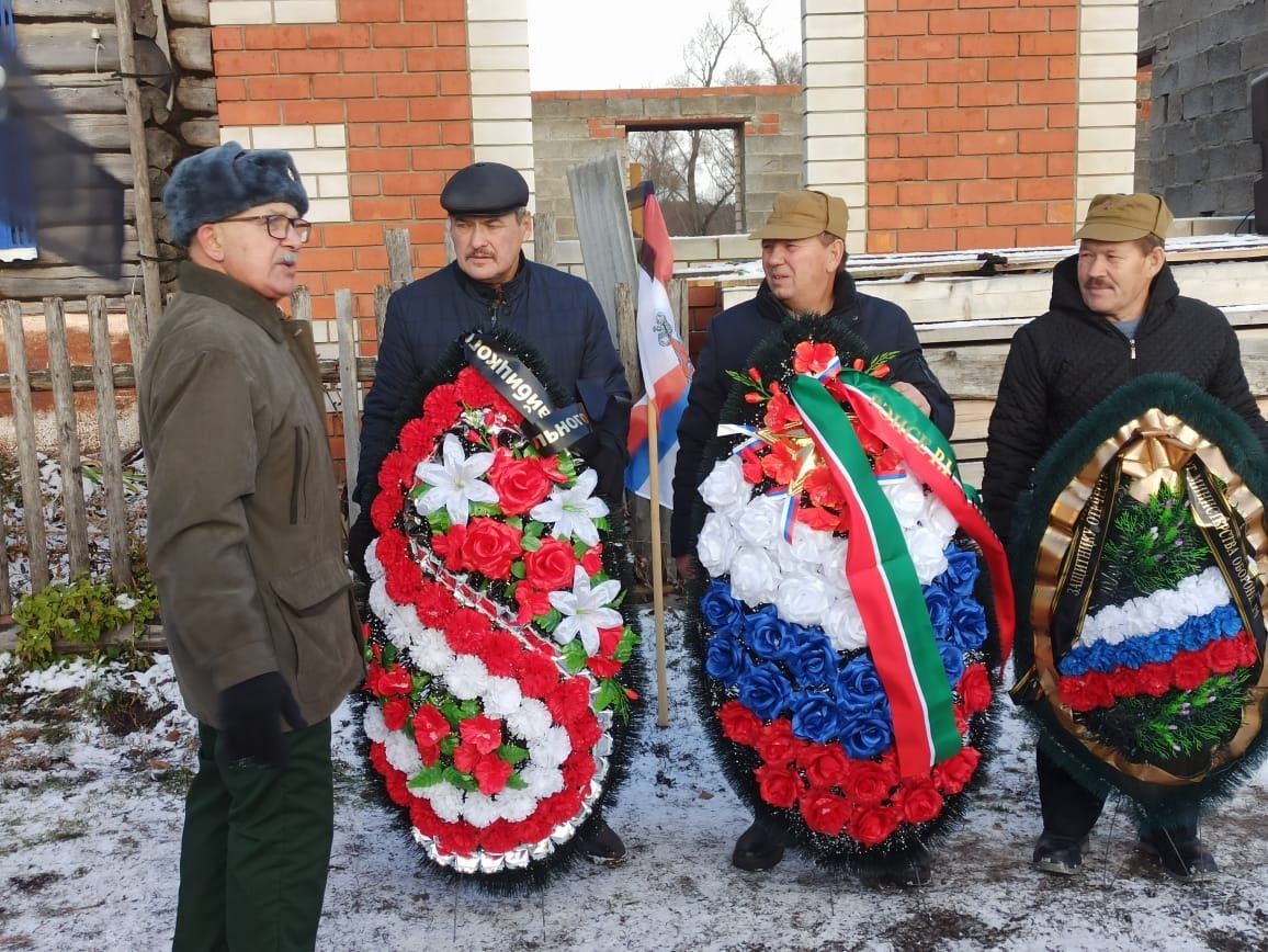 Чүтидә махсус операция зонасында батырларча һәлак булган авылдашлары белән хушлаштылар