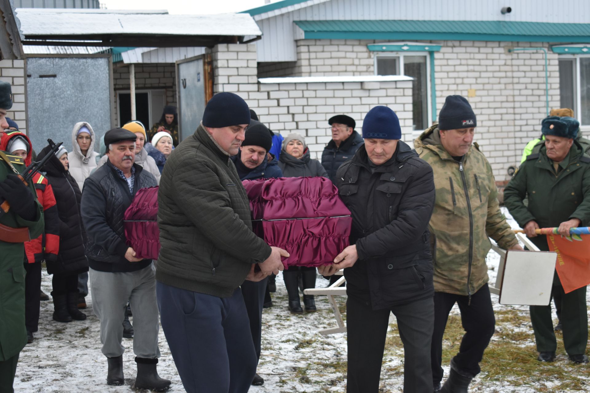 Махсус хәрби операция зонасында һәлак булган якташыбыз белән хушлаштылар