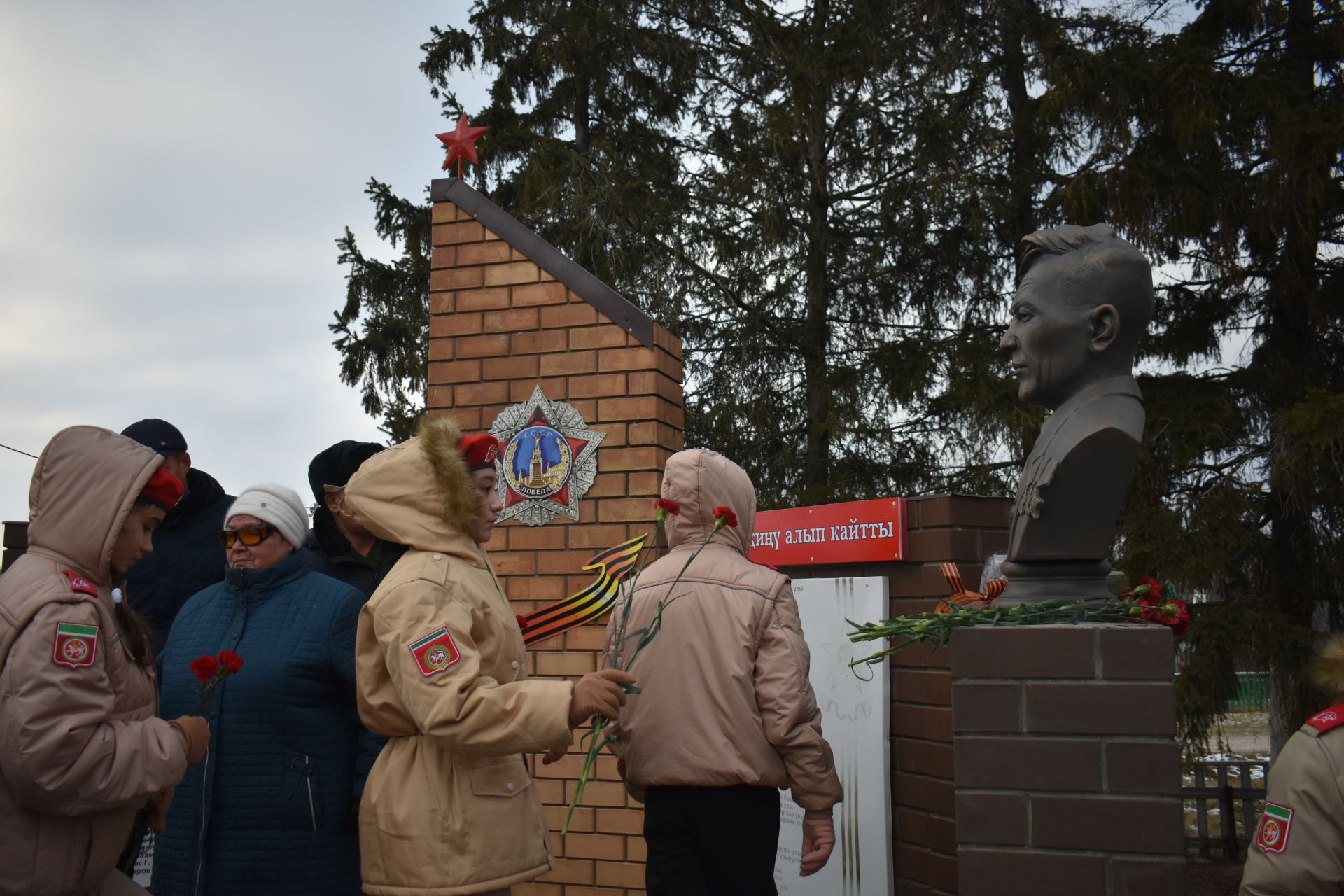 Шүширмә авылында Дан орденының тулы кавалеры хөрмәтенә бюст ачылды