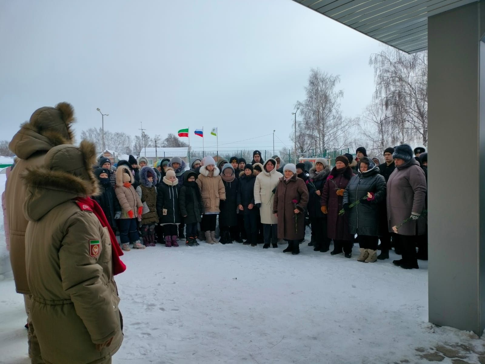 В Большом Подберезье открыли мемориальную доску в память героически погибшего участника спецоперации Романа Пчелина