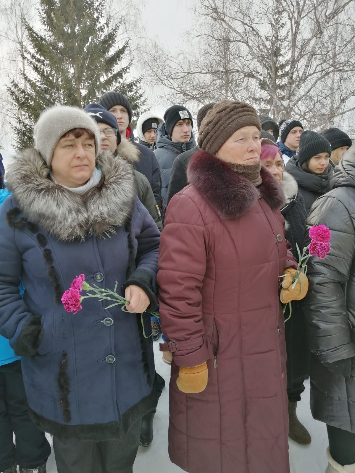 В Большом Подберезье открыли мемориальную доску в память героически погибшего участника спецоперации Романа Пчелина