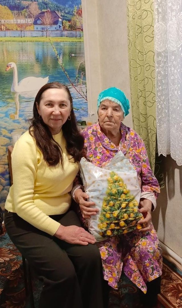 Землячку, пережившую блокадное детство, поздравили со славной датой