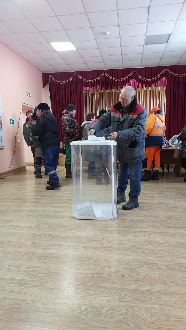 Первым в Арасланове проголосовал Сергей Александров