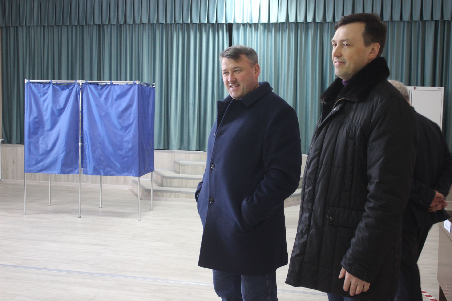 В первый день голосования глава Кайбицкого района с министром Минземимущества РТ побывали на избирательных участках района