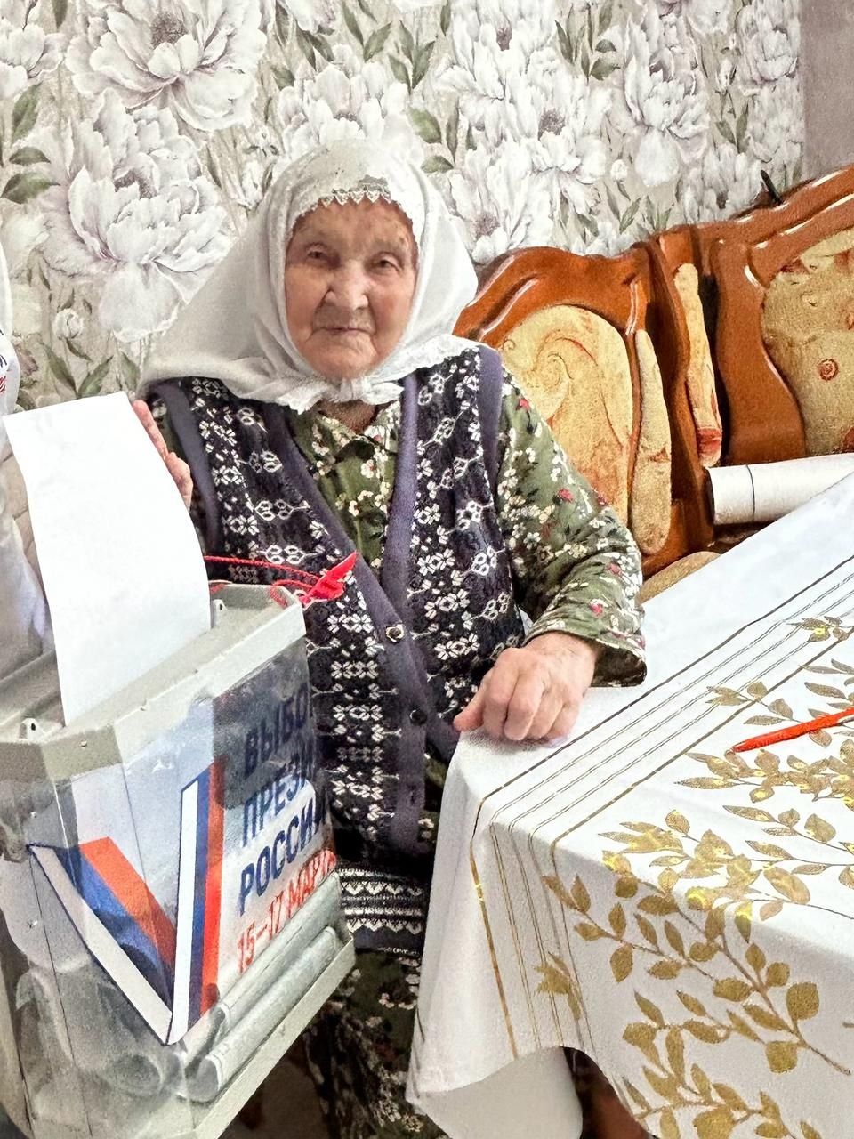 Иске Чәчкабның сайлау участогына килә алмаган өлкәннәре комиссия әгъзаларын өйләрендә көтеп алдылар