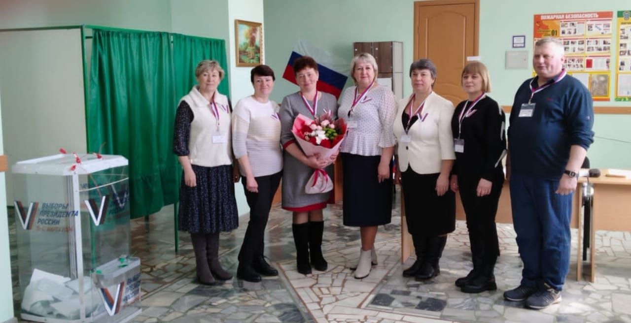 В Ульянкове день рождения члена участковой избирательной комиссии совпал с выборами