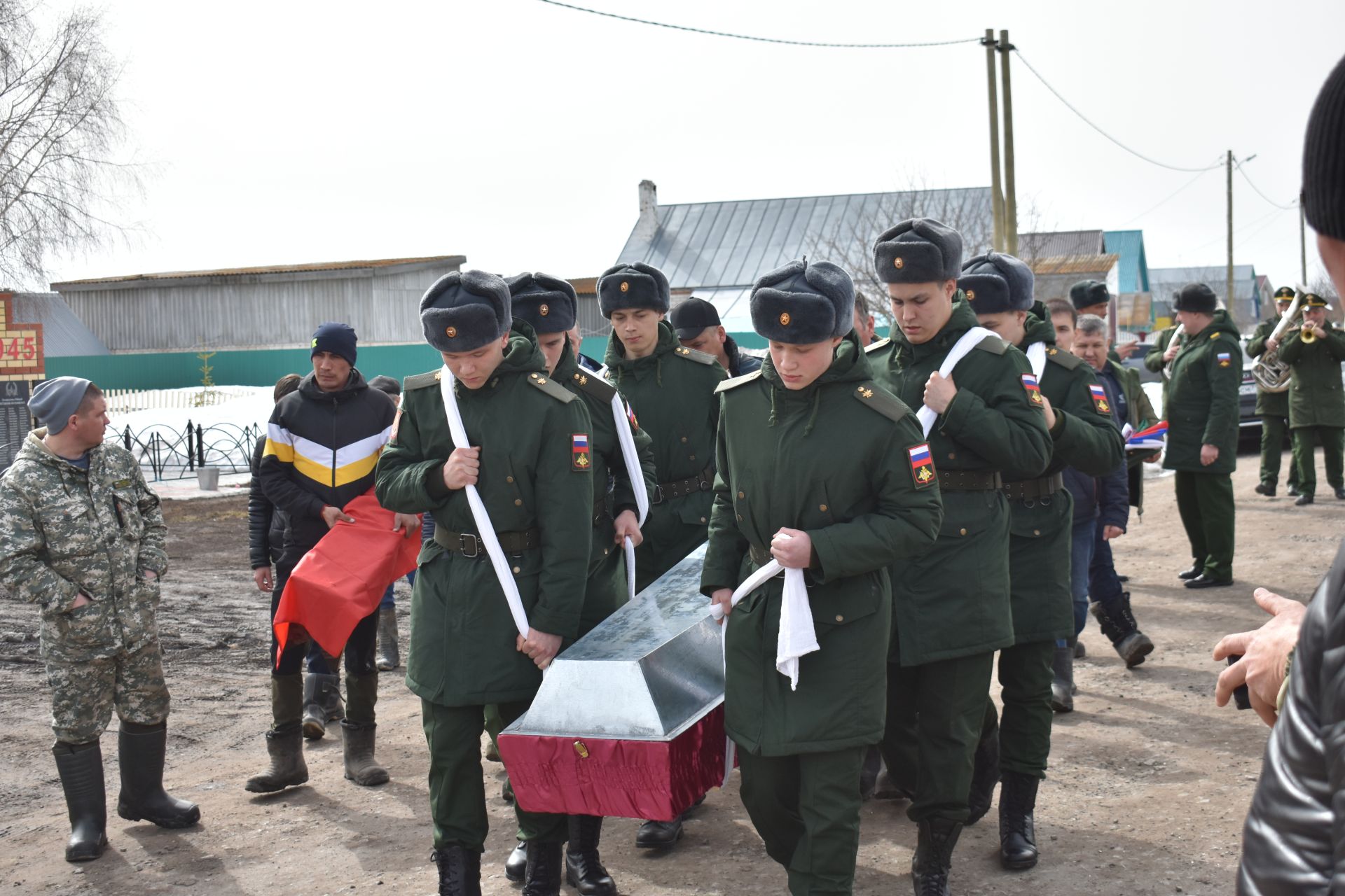В селе Малые Меми простились с героически погибшим на спецоперации Николаем Токсаровым