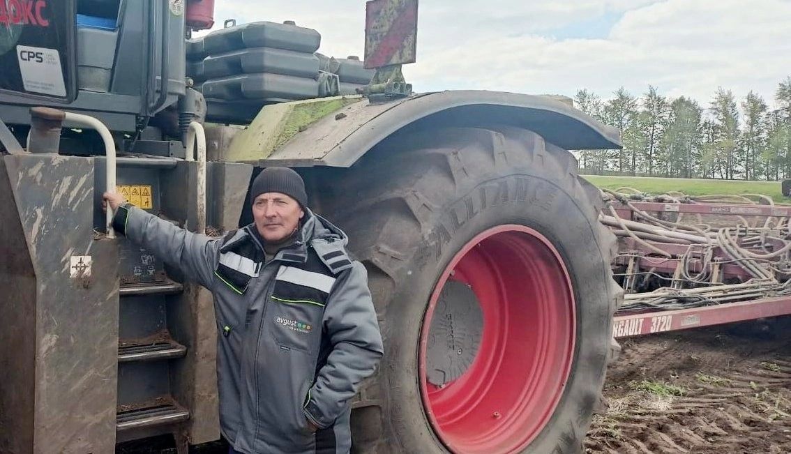 Чтобы на наших столах были хлеб и масло, неустанно трудятся в полях механизаторы и водители