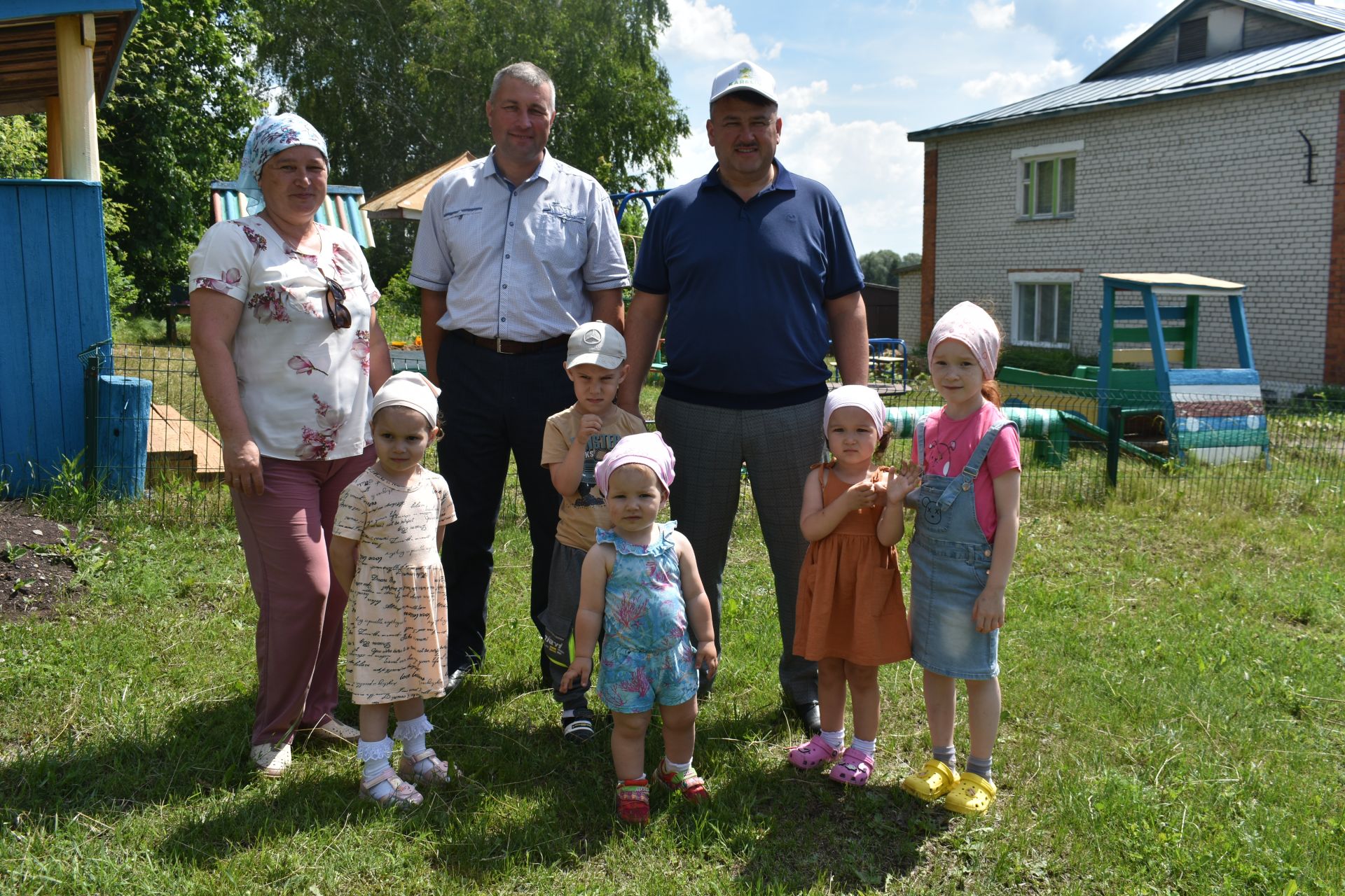 Район башлыгы мәктәпләрнең һәм балалар бакчаларының яңа уку елына әзерлеге белән танышуын дәвам итә