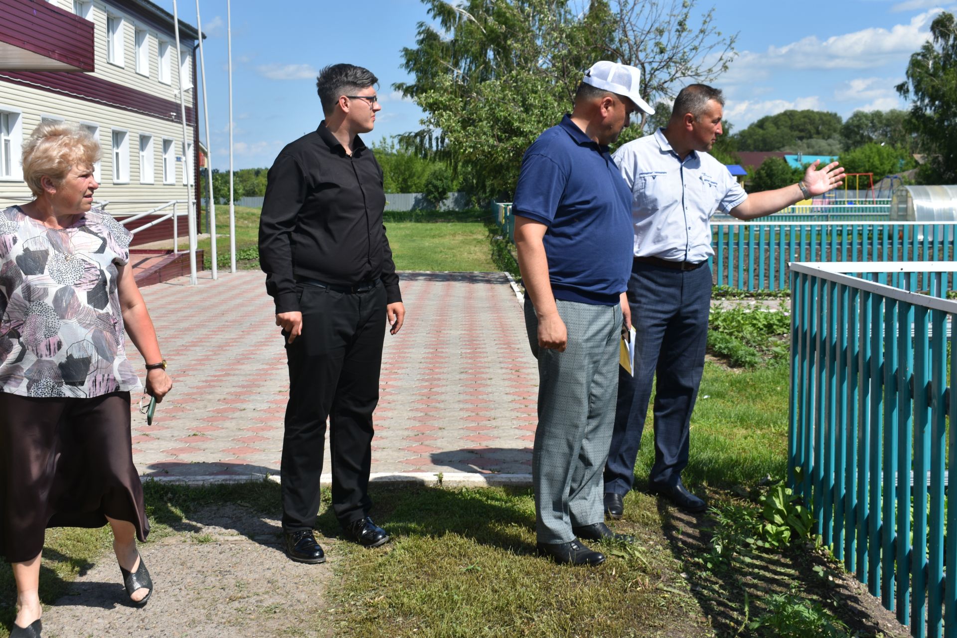 Район башлыгы мәктәпләрнең һәм балалар бакчаларының яңа уку елына әзерлеге белән танышуын дәвам итә