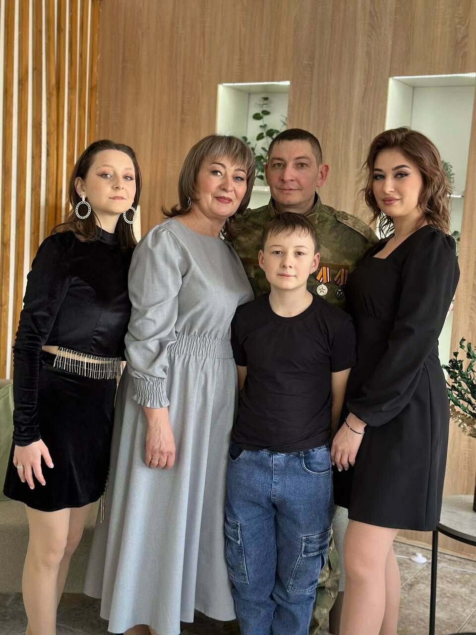 «Мы гордимся тобой, папа»: близкие бойца СВО рассказали о поддержке властей