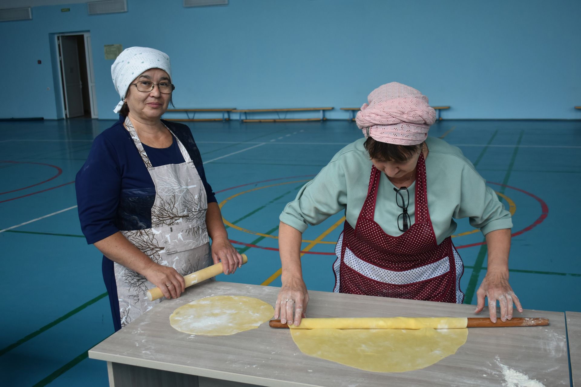 Кайбычтагы «Салават күпере» спорт комплексында махсус операциядә катнашучы якташларыбызга гуманитар ярдәм әзерләү буенча өмә үткәрелә