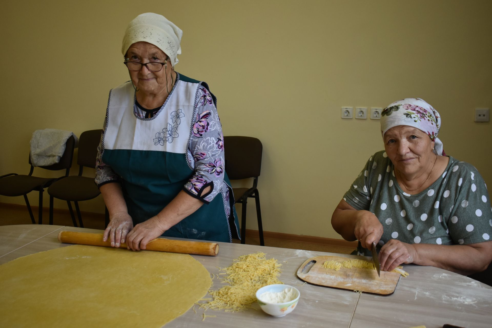 Кайбычтагы «Салават күпере» спорт комплексында махсус операциядә катнашучы якташларыбызга гуманитар ярдәм әзерләү буенча өмә үткәрелә